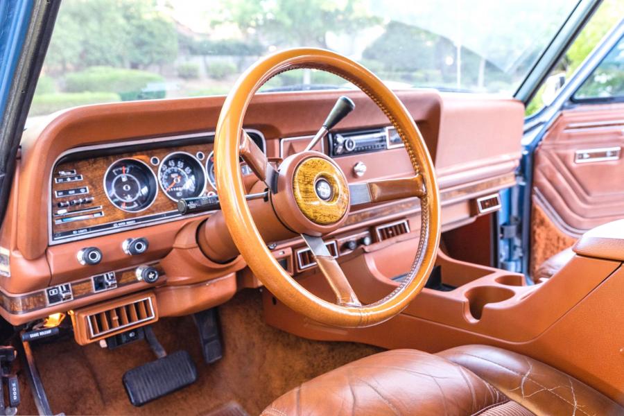 Интерьер Jeep Grand Wagoneer LS1 V8 1984 года  (фото 38 из 179)